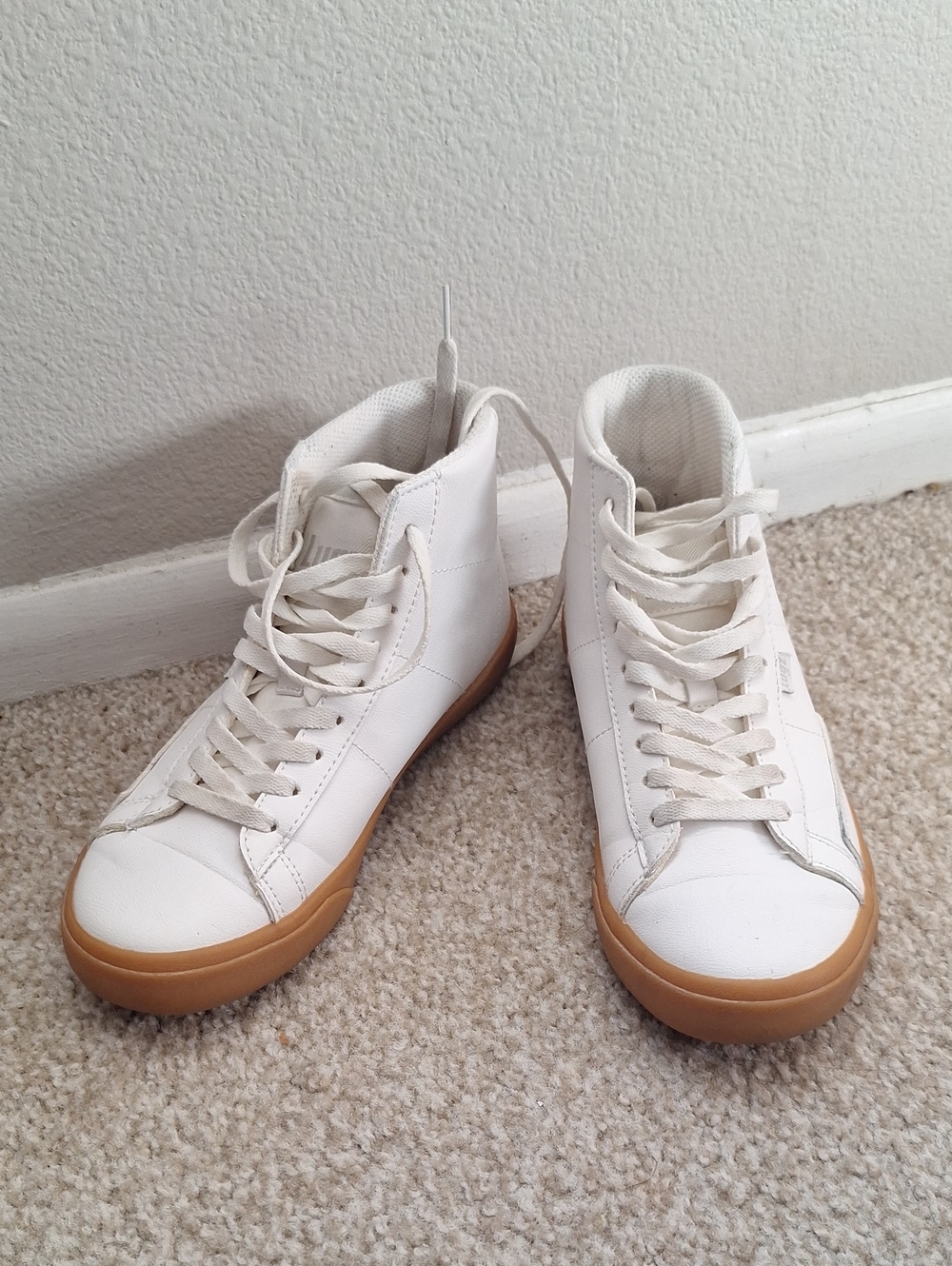 LugzWhite High-Top Sneakers with Gum Sole Size 6.5M